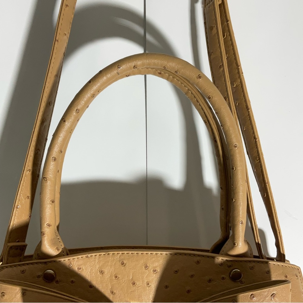 Crossi Woman’s Ostrich Faux Leather Bow Camel Tan Double Pocket Gold Zip Bag - Picture 4 of 16